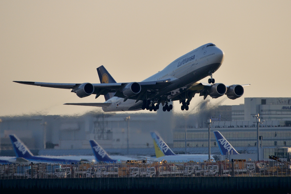 Take off LH747-8