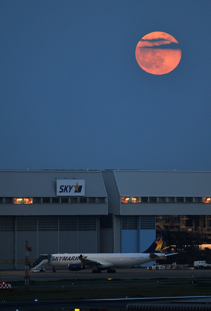 SKYMARK　A330＆MOON