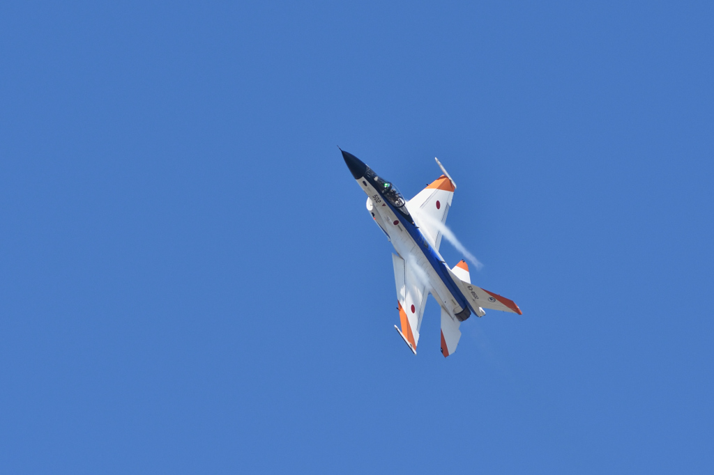 天高くF-2上がる空。