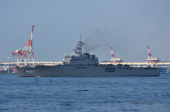 輸送艦　おおすみ