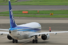 飛行機を止める男