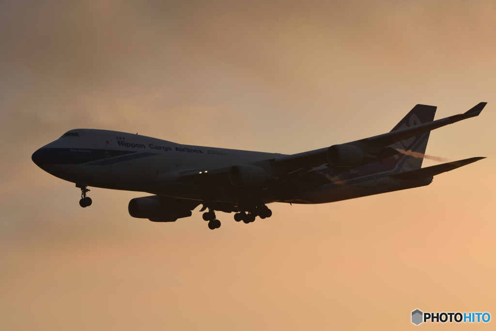 朝焼けの747
