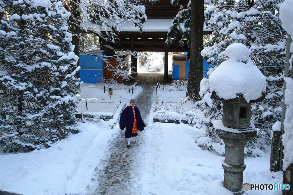 雪の境内