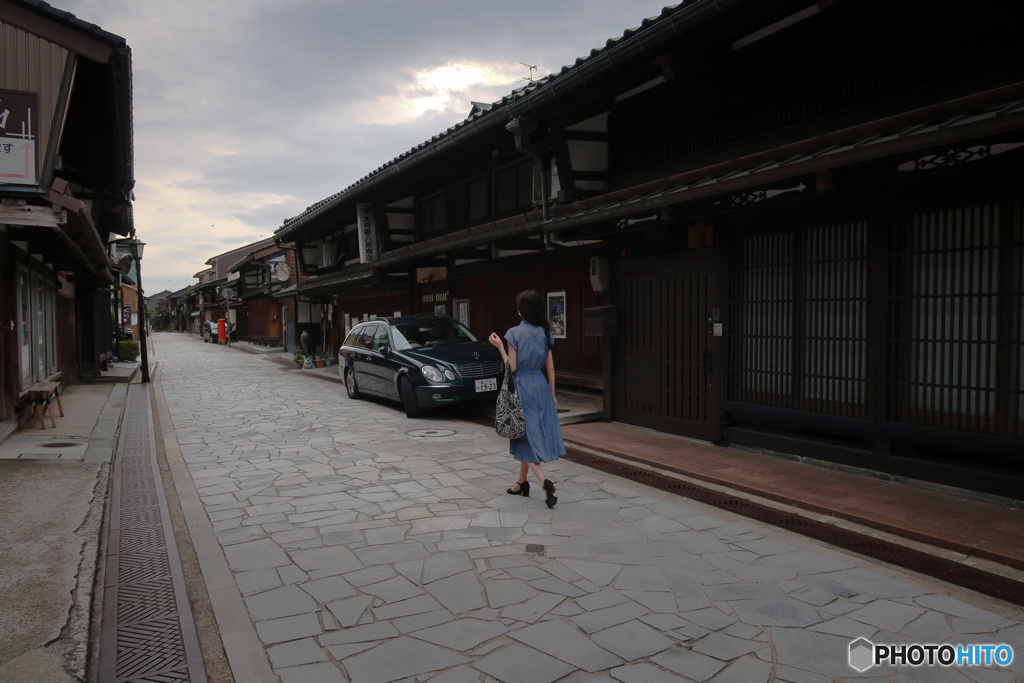 高岡市「千本格子の家並み」金屋町で