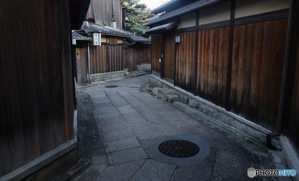 朝の祇園小路 -3