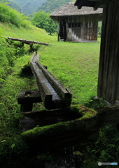 水車とバッタリ小屋