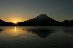 精進湖の朝