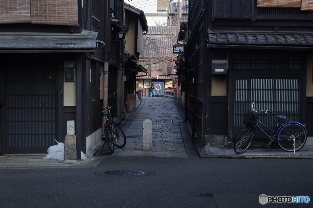 朝の祇園小路 -5