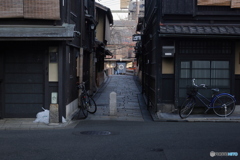 朝の祇園小路 -5