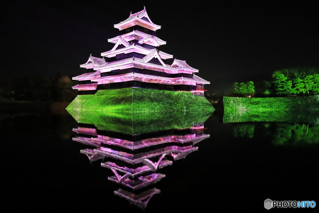 夜空に輝く松本城