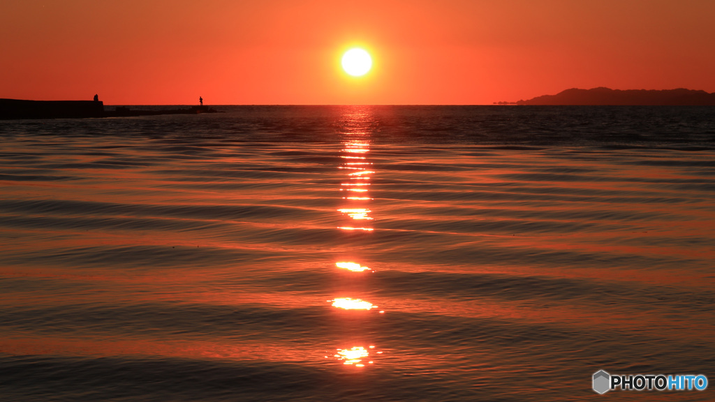 夕陽と釣り人