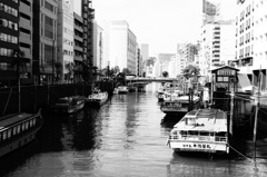 屋形船　モノトーン
