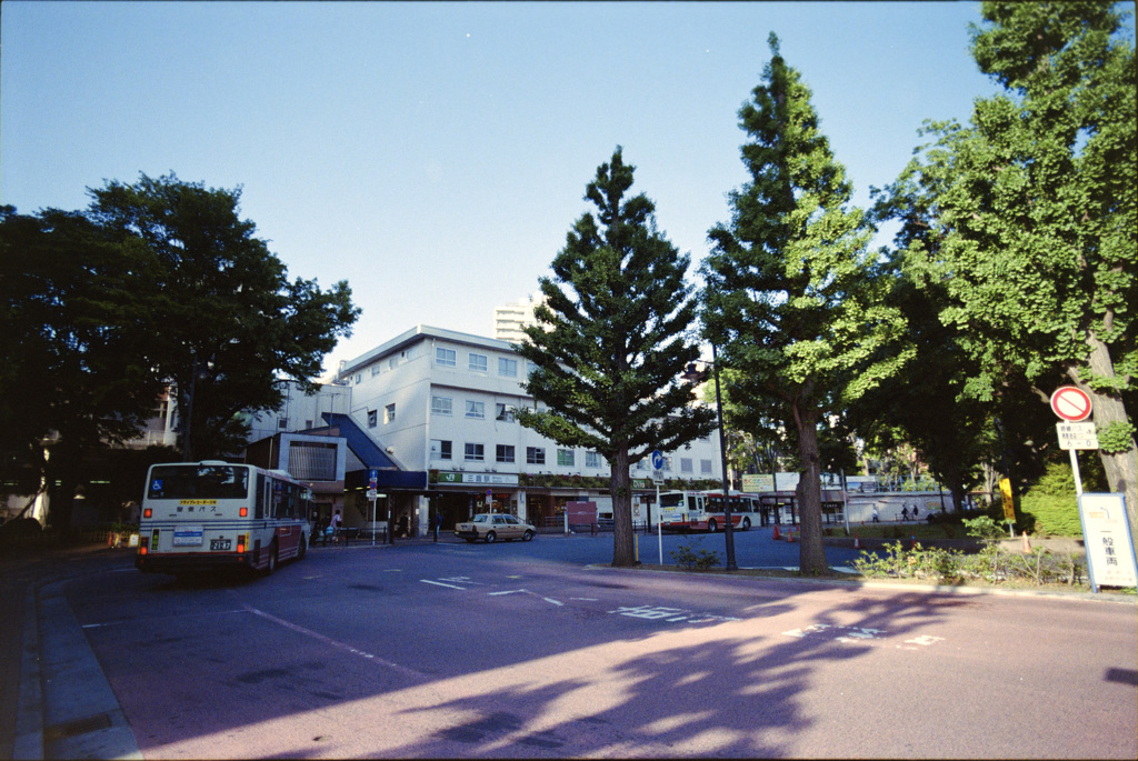 三鷹駅前