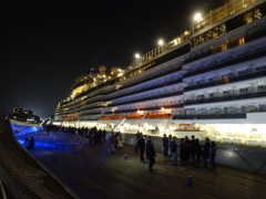 Queen Elizabeth 側面