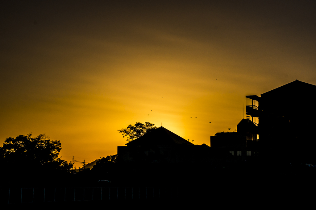 久々の雲一つない朝の空
