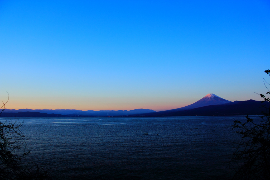 さざ波の夕暮れ