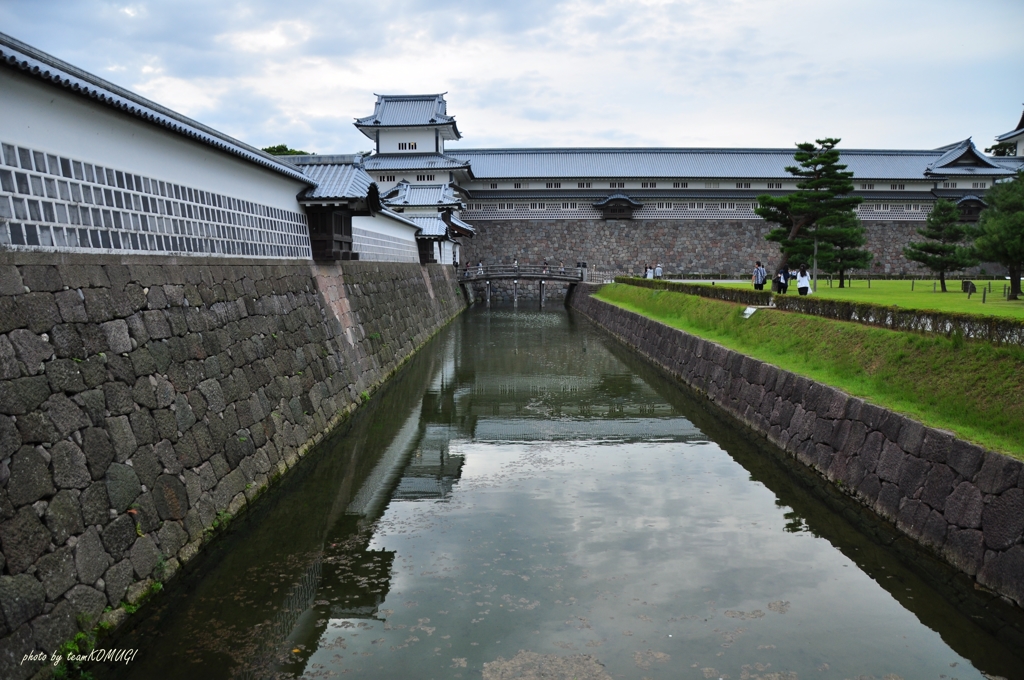 金沢城のお堀から
