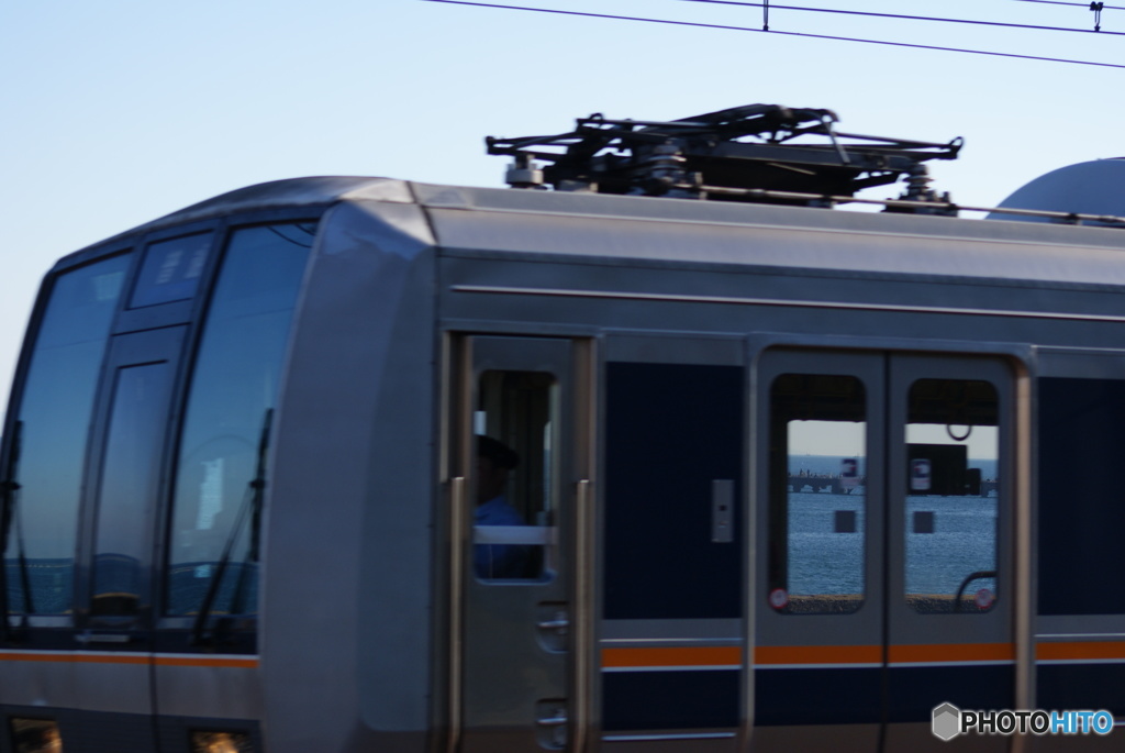 電車の向こう側