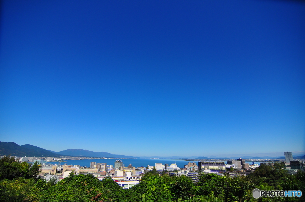 琵琶湖の青い空