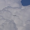 入道雲とジェット機