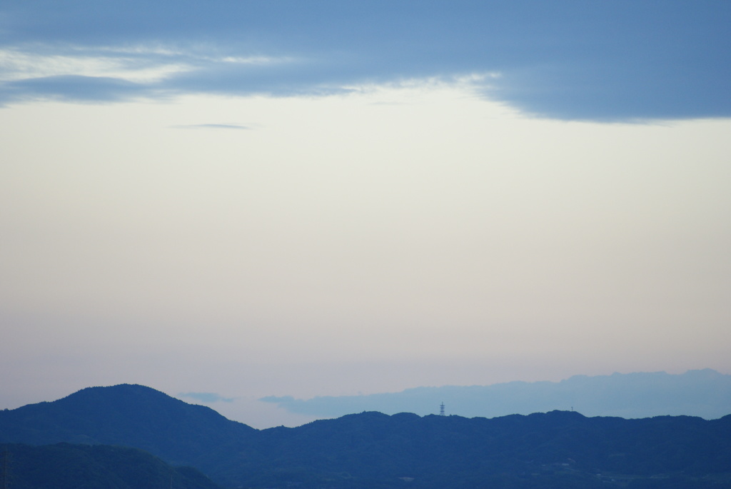 青