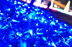 青いガラスの結晶