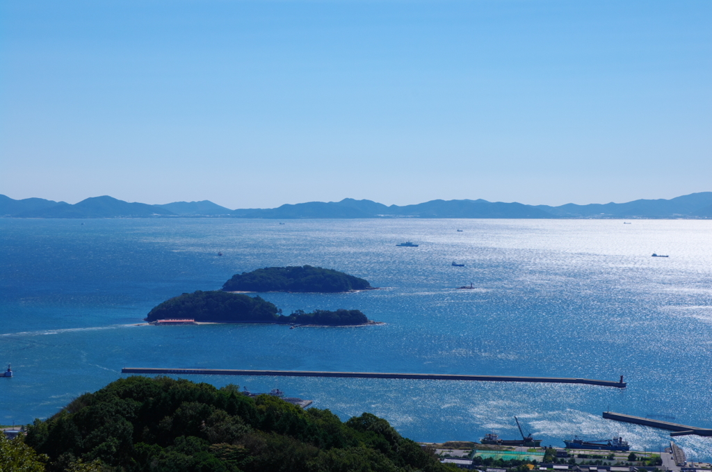 三ヶ根山から望む渥美湾