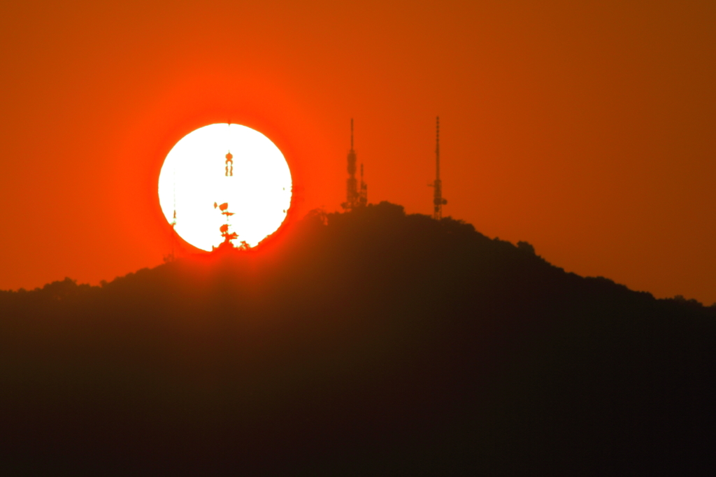 鉄塔と太陽