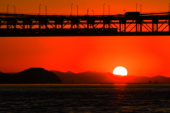 車・電車・下津井瀬戸大橋・夕日