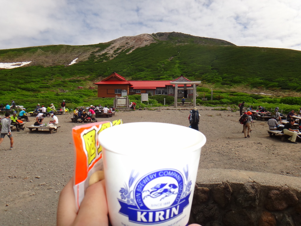 白山室堂で生ビール（￥800）
