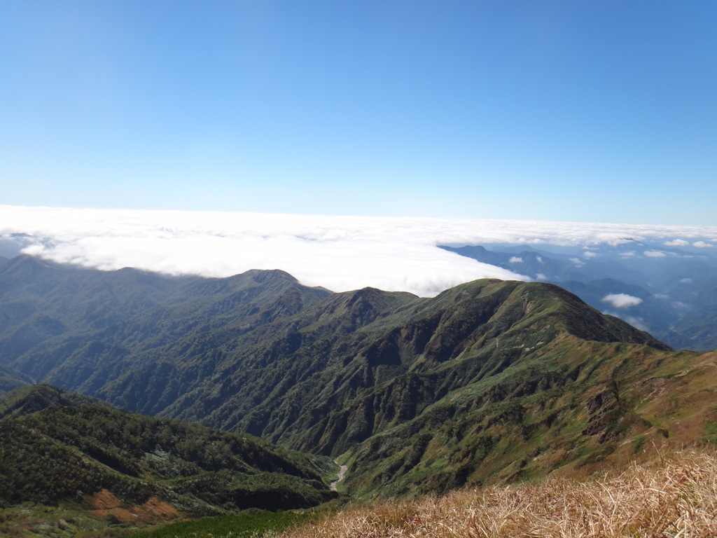 別山から石徹白へと続く縦走路