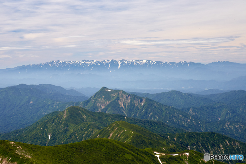 大朝日岳からの祝瓶山と飯豊連峰