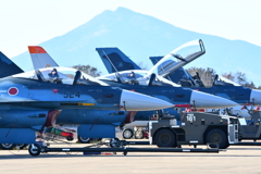 F-2と筑波山