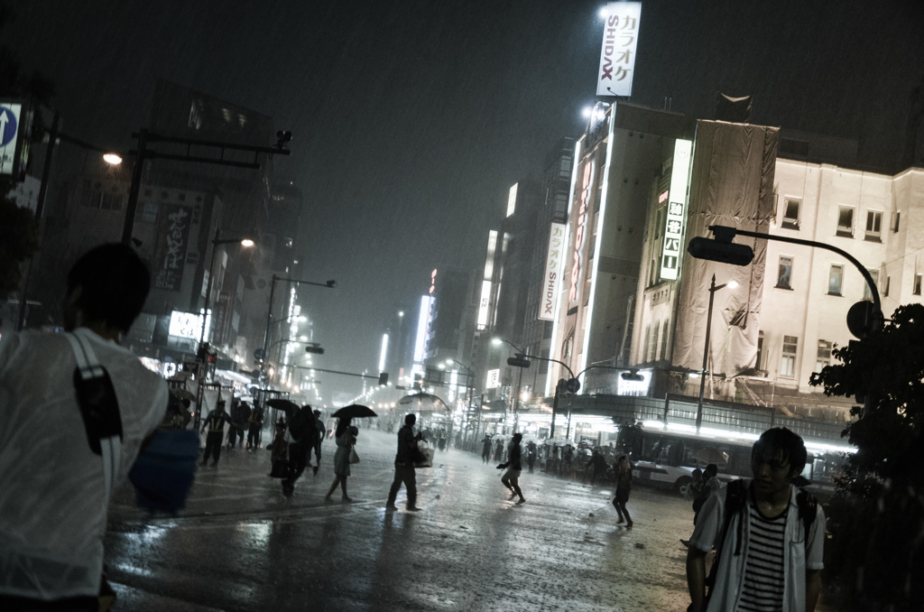 雨が滴る人