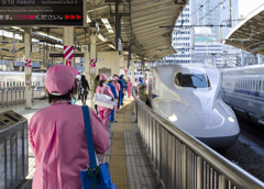 東京駅・新幹線のお掃除のプロスタッフ