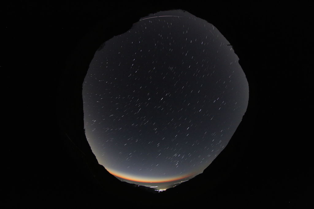 夜明け前の天空
