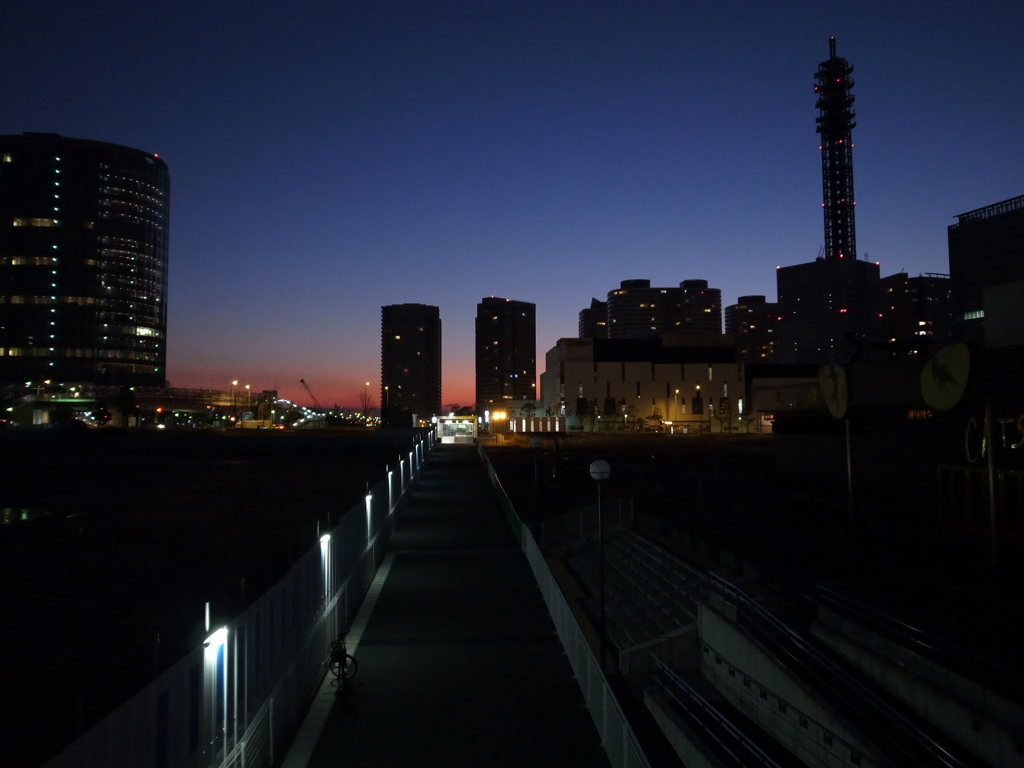 夜明け前の刻