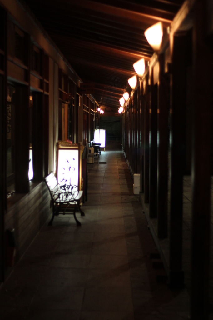 夜のこみせ