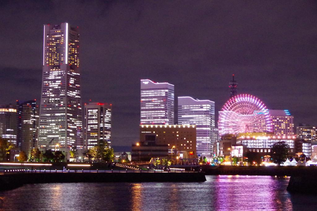 横浜 象の鼻パークから見るみなとみらいの夜景・・20120928