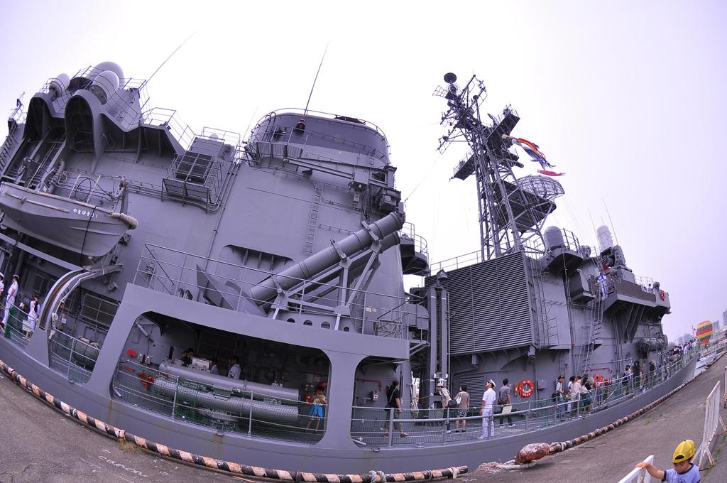 停泊中の護衛艦やまゆき・・20120602