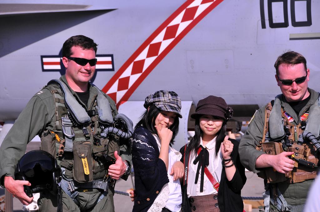 女子人気もあるアメリカ海軍の戦闘機乗り。。