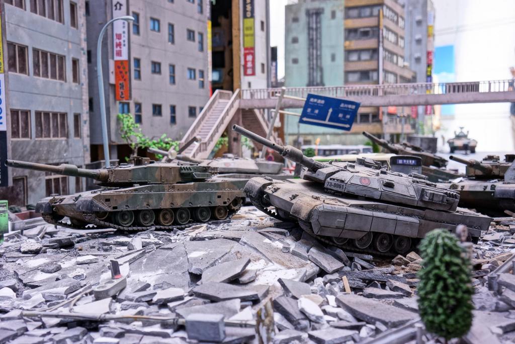 怪獣に立ち向かう戦車・・特撮のすべてイベント・・