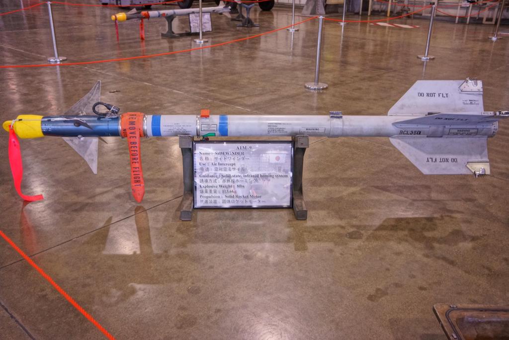 F-16の対空ミサイル。。サイドワインダー・・本物
