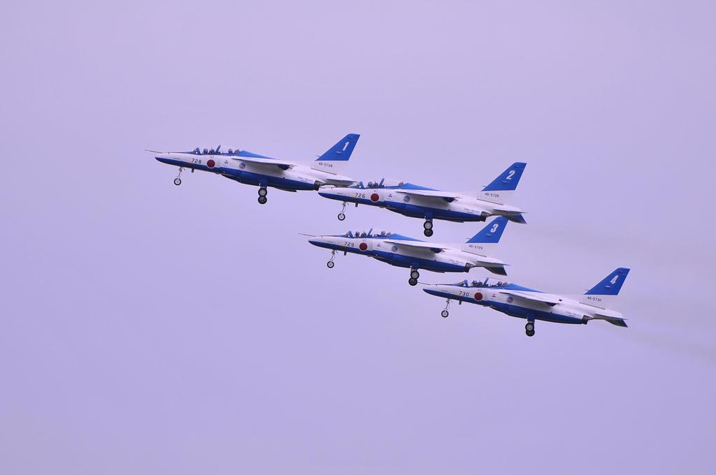 雨も上がってブルーインパルス ダイアモンドテイクオフ・・小松基地航空祭2012