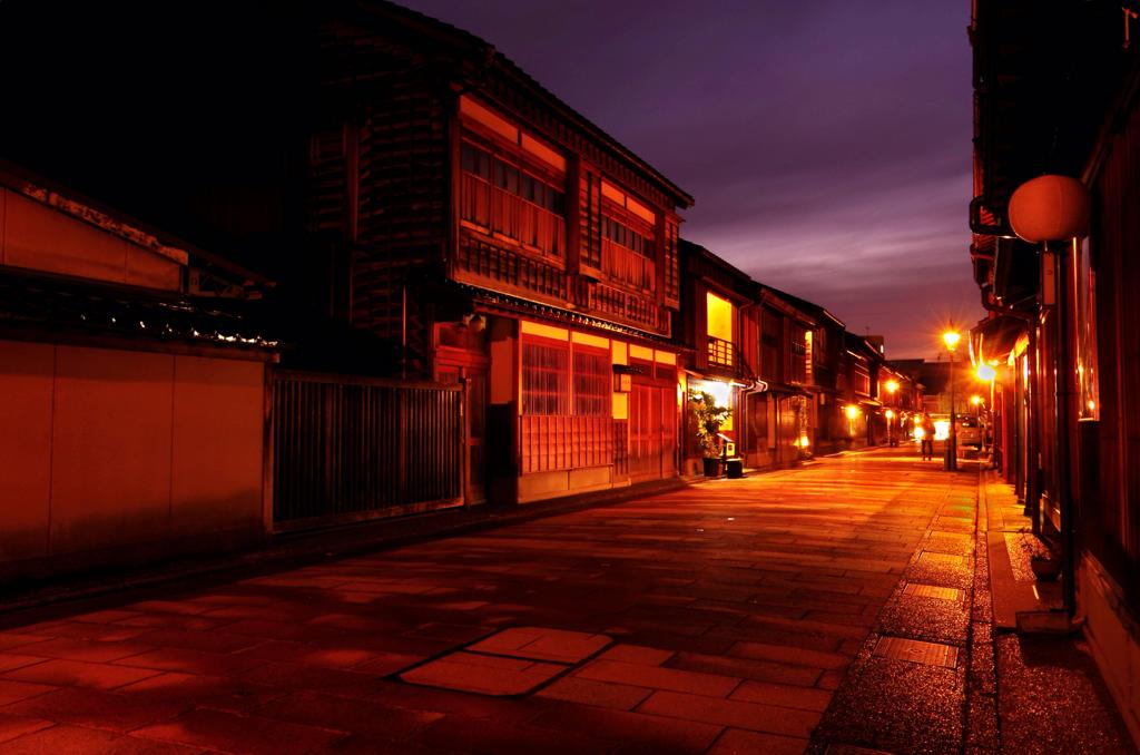 夜のひがし茶屋の風景・・