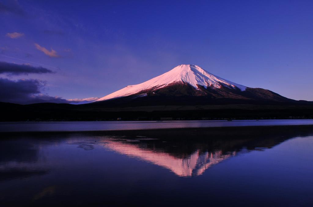 山中湖から見る逆さ富士・・