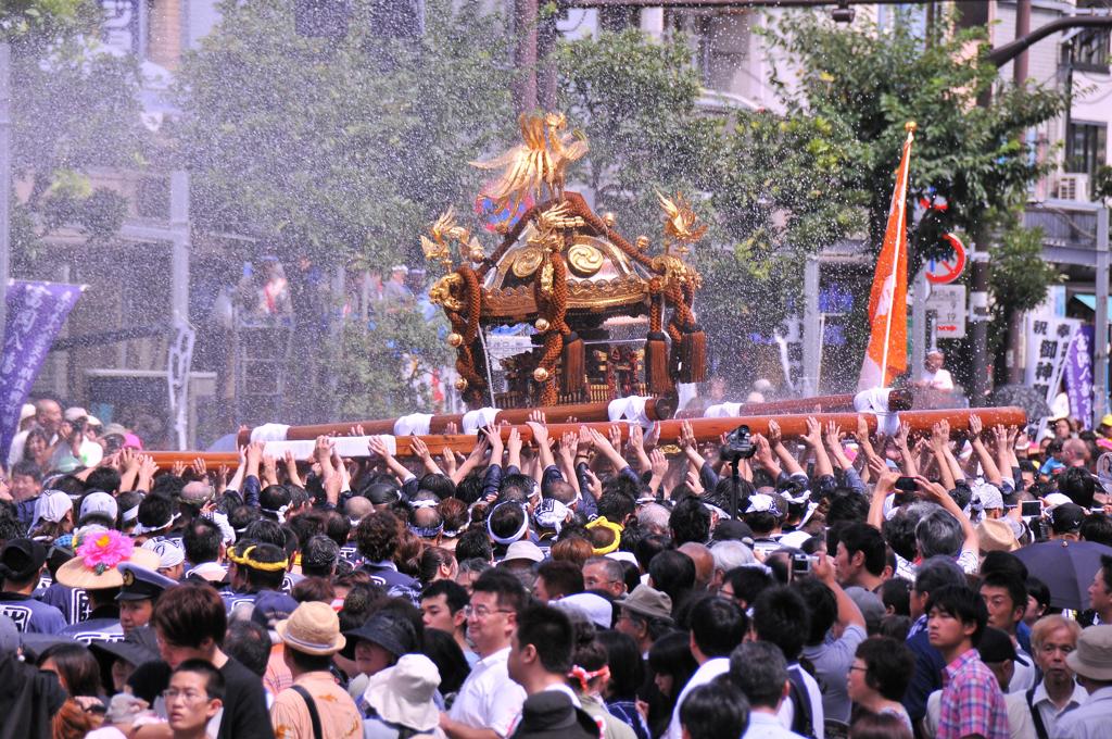 水ぶっかけまくる祭り。。深川八幡祭り