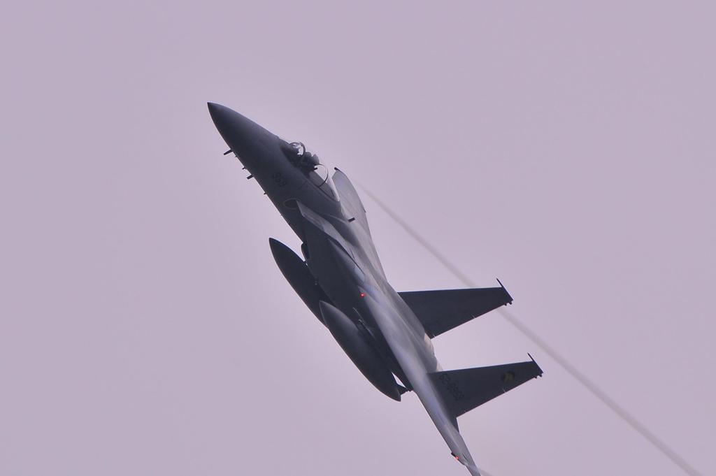 雨の中頭上をバイパー出して旋回する第306飛行隊F-15J・・小松基地航空祭20