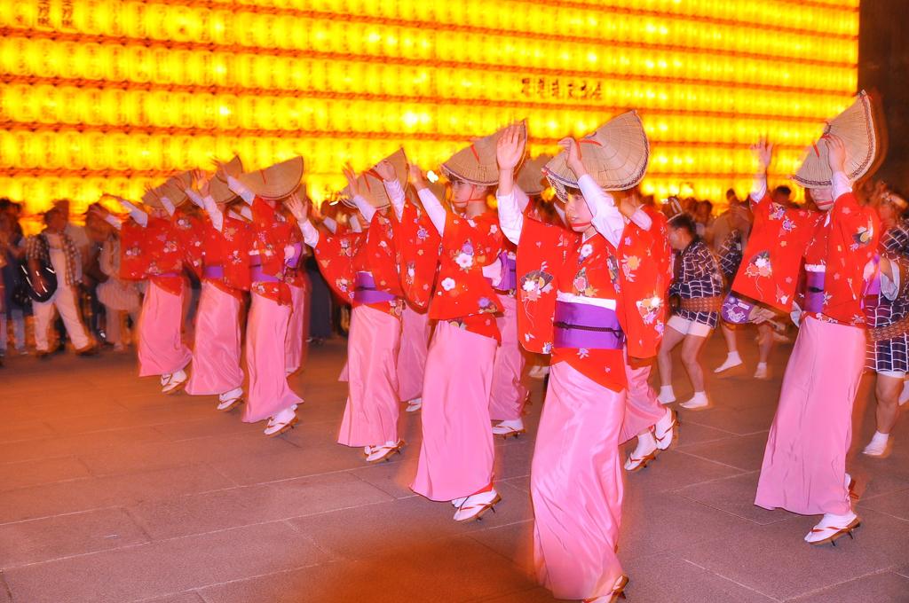 靖国神社みたま祭りの阿波踊り・・