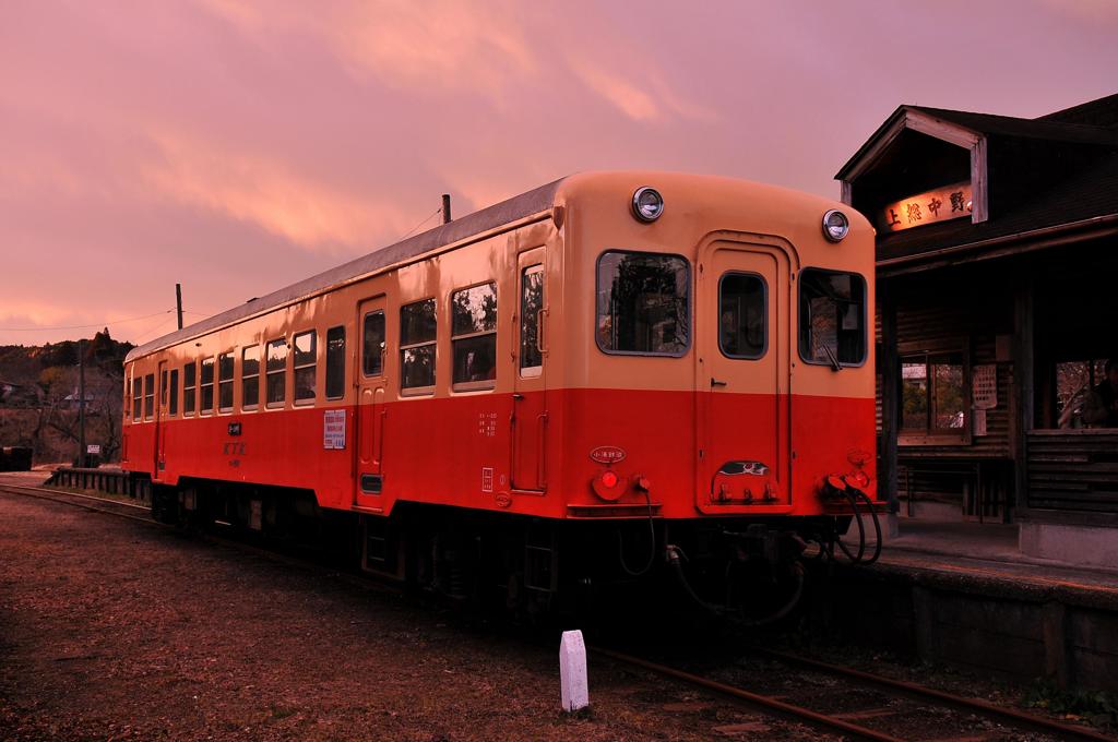 夕暮れの上総中野駅・・五井駅へ向かって